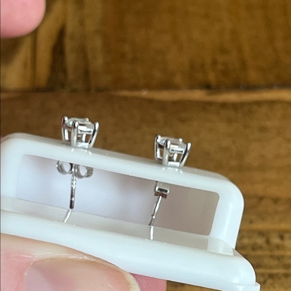 Silver 925 Moissanite Stud Earrings - Picture 5 of 5